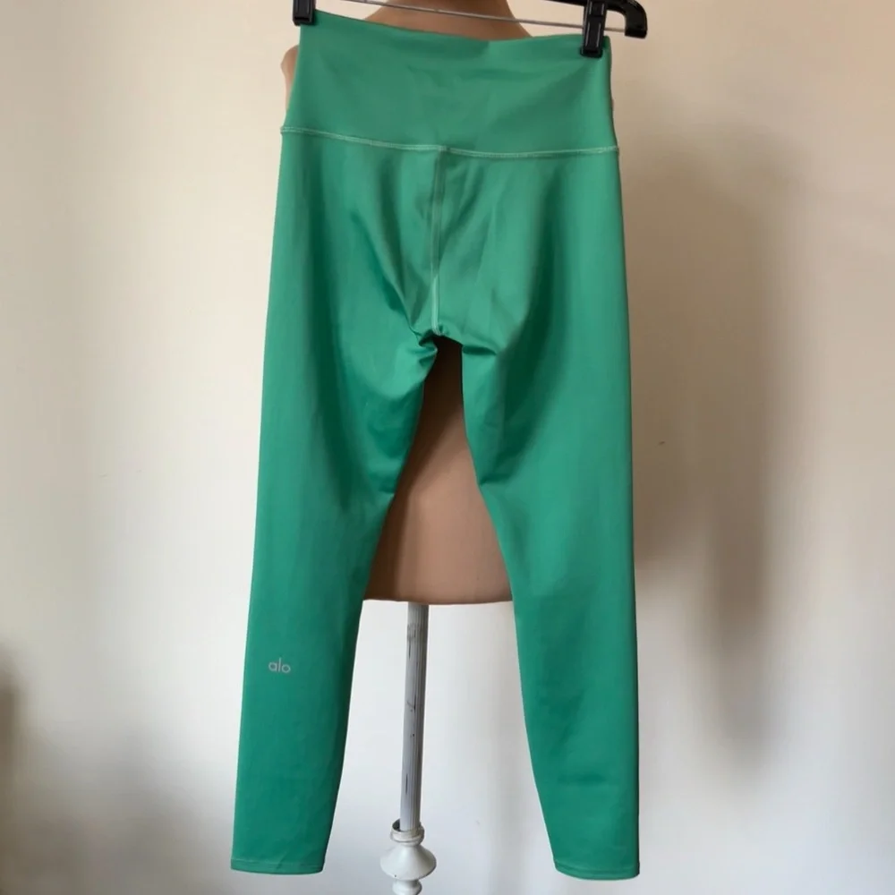 Alo Yoga High Waisted Airlift Lettuce Green Athletic Workout Leggings EUC Size S